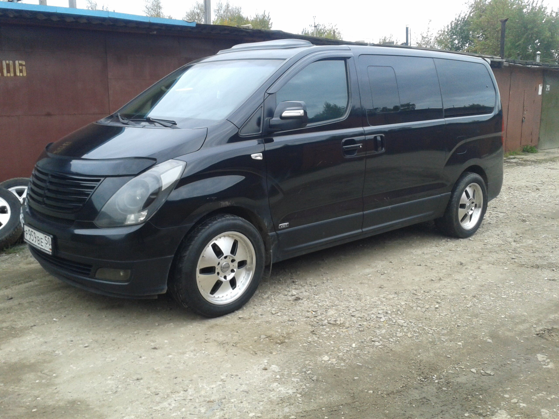 Hyundai starex колеса. Grand Starex r18. Starex Hyundai диски r20. R18 на Гранд Старекс. Hyundai Grand Starex r20.