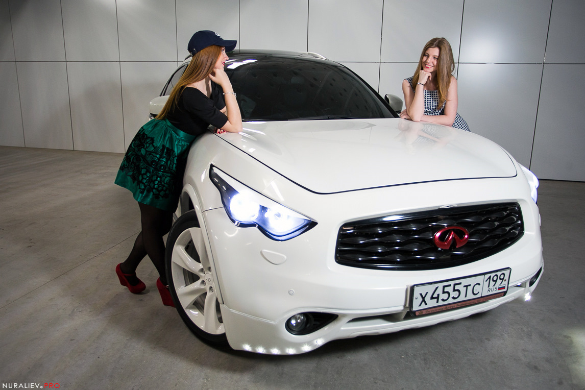 Infiniti qx70 girls