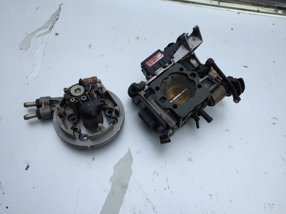 Карбюратор пассат б3. Карбюратор 2е2 гольф 2. Моно карбюратор. Моновпрыск на ваз 2107 карбюраторная. 6 моновпрыск.