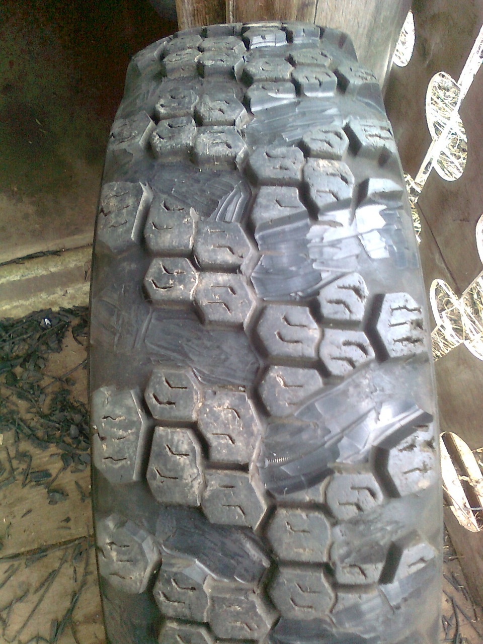 ТРЕНИРОВОЧНАЯ НАРЕЗКА ШИН! — ЛуАЗ 969, 1,2 л, 1989 года | шины | DRIVE2