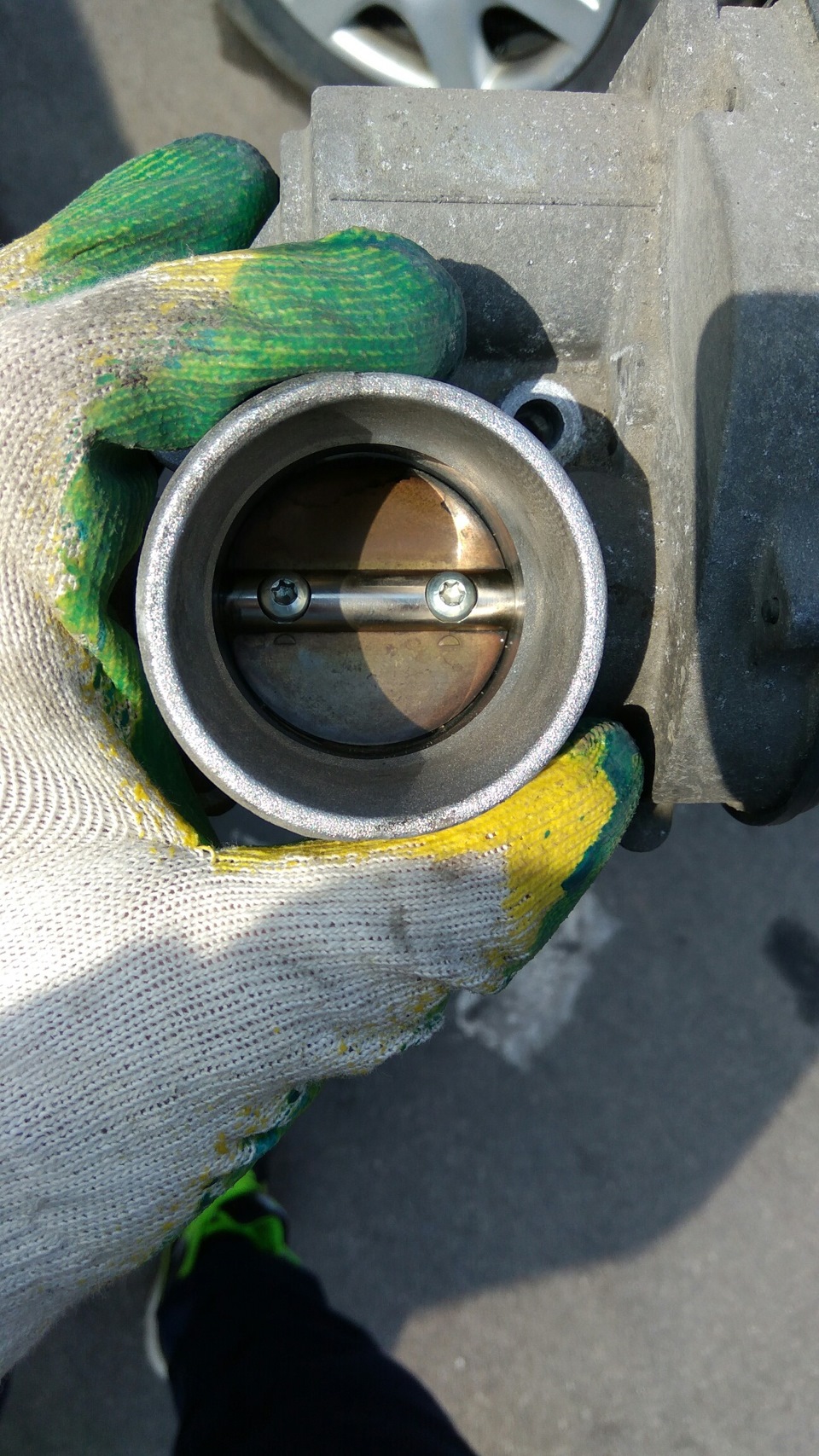 Не сильно грязная была дроссельная заслонка. — Ford Focus II Hatchback ...