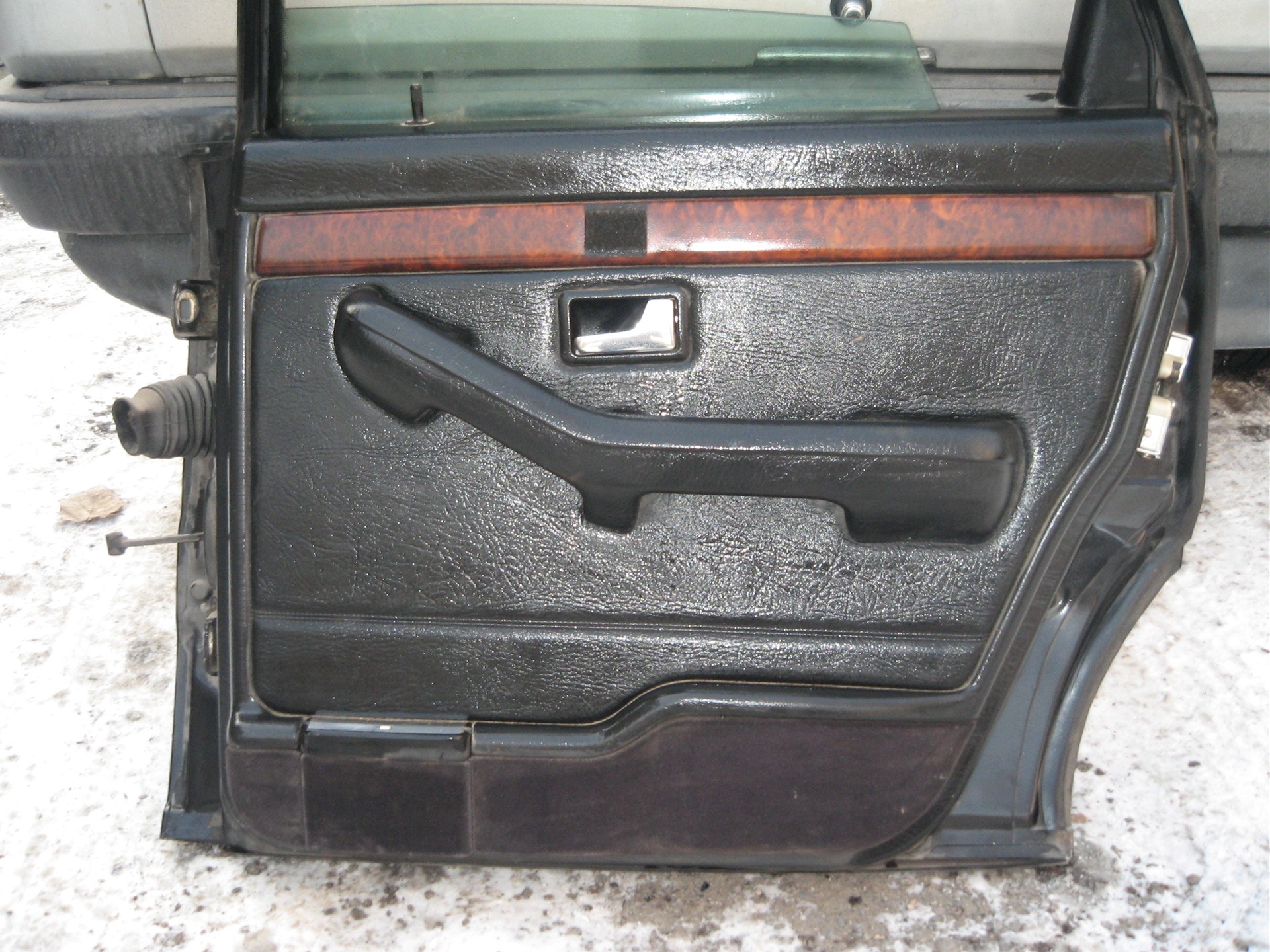 двери ауди 100. задняя дверь на ауди 100. двери ауди 100 с4. двери ауди 100 с4. стеклоподъемник ауди 100 с4.