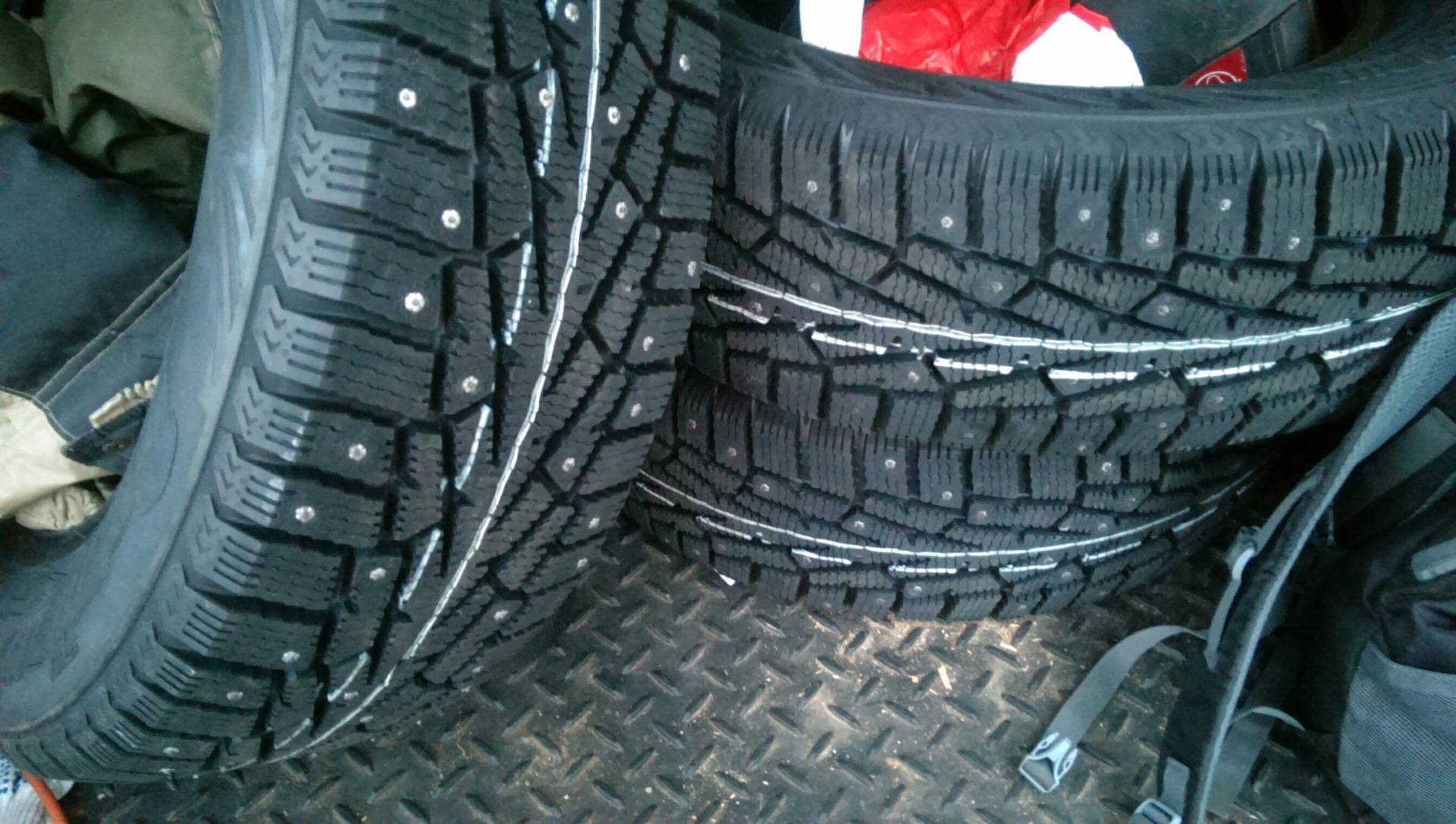 Cordiant nordman. Кордиант Нордман 7. Cordiant Snow Cross 215/60r16 95t TL. Cordiant Snow Cross и Nordman 7. Протектор Сноу кросс и Нордман 7.