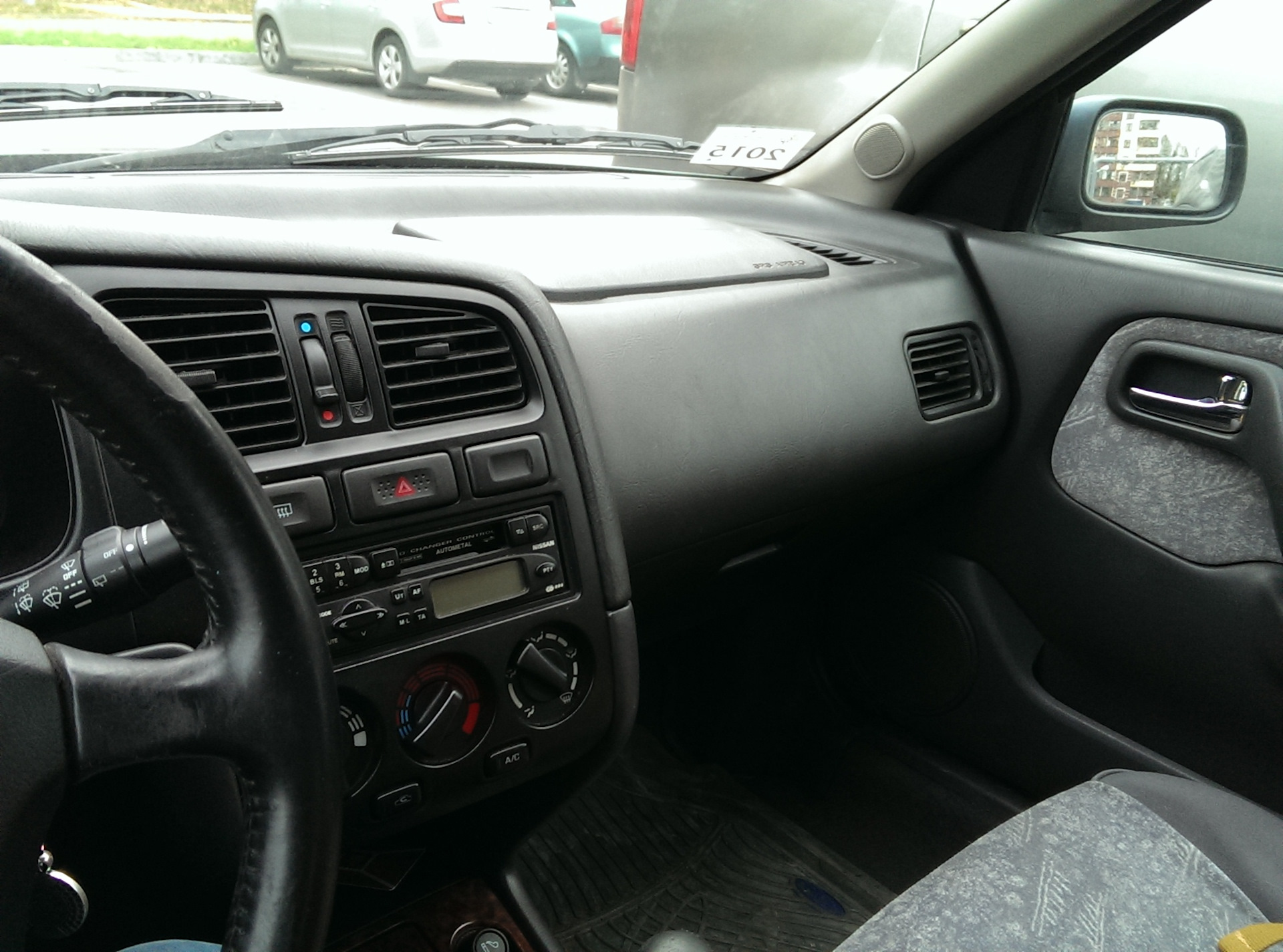 Магнитола ниссан примера р11. Nissan primera p10 салон. Nissan primera i p10 1996 салон. Ниссан примера р10 2 din магнитола. Штатный магнитофон p11.
