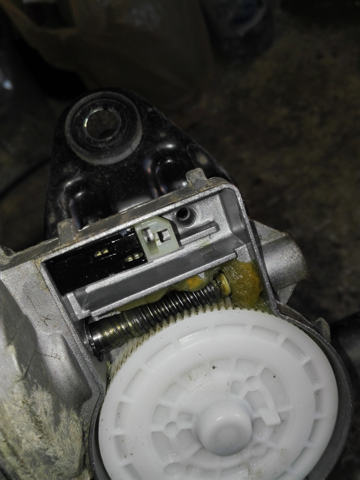 Трапеция стеклоочистителя 2141. Стеклоочиститель не возвращается. Стеклоочиститель не возвращается. Не работают дворники на ниссан либерти. Дворники не возвращаются в исходное положение ваз 2114.