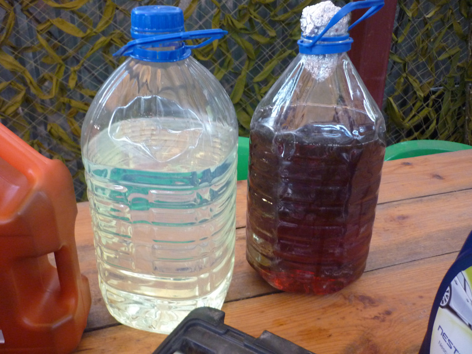 Ингредиенты для жгучей промывки :)) Соляра и Лукойловская полусинтетика. — Toyota Corolla (120)