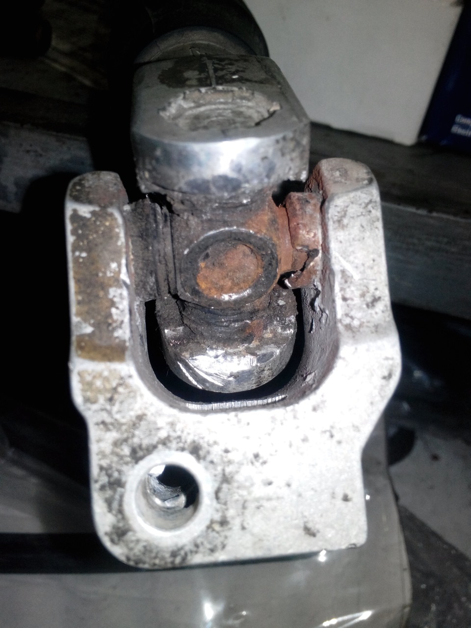 Замена рулевой рейки, тяг и наконечников, крестовины рулевого вала ...