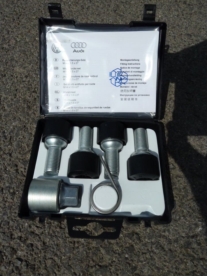 Комплект болтов колесных секреток — Volkswagen Passat B3, 1,8 л, 1989 ...