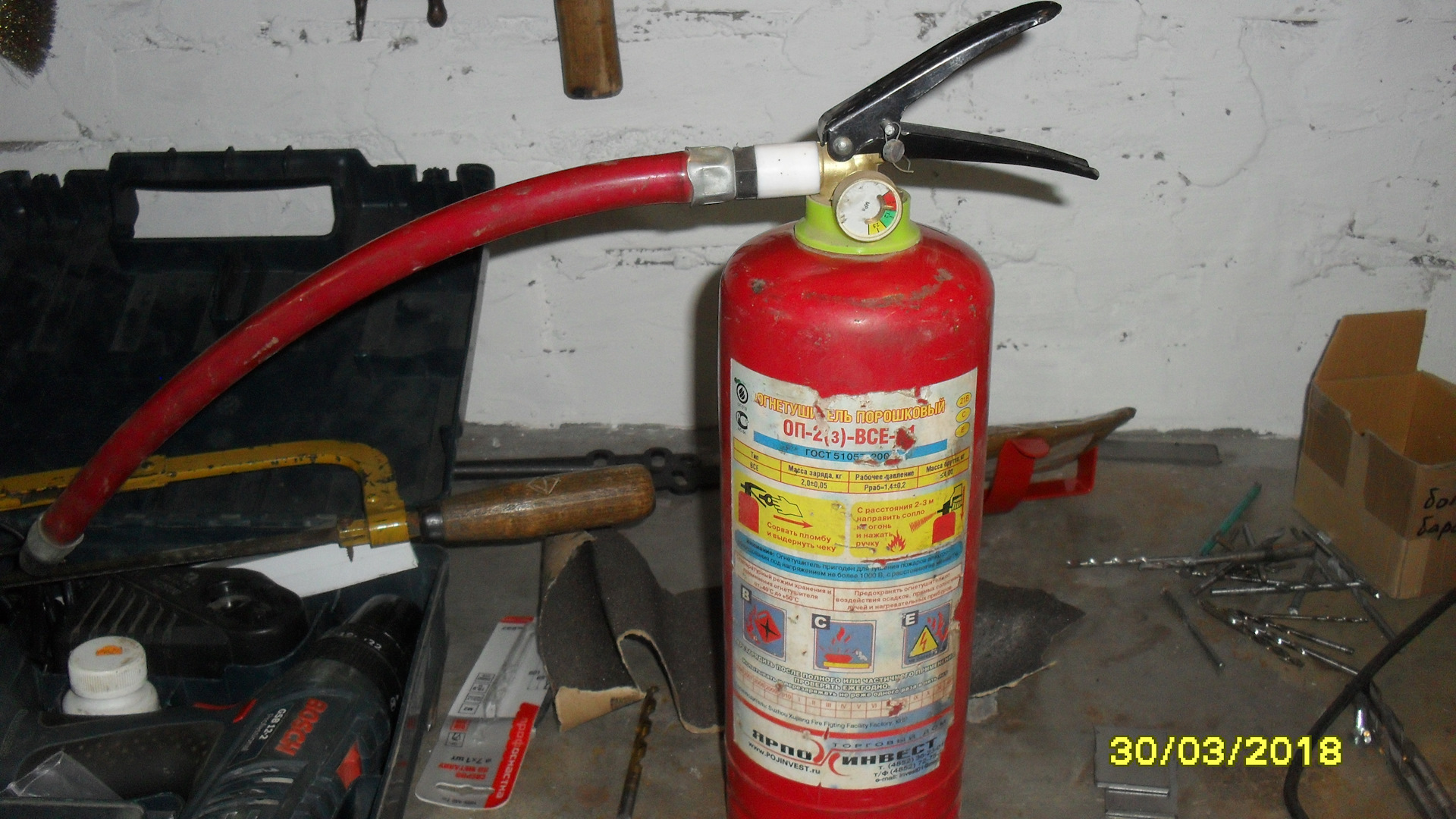 просроченный огнетушитель. огнетушитель mfz. срок годности порошковых огнетушителей оп-5. огнетушитель просроченный. огнетушитель просроченный.