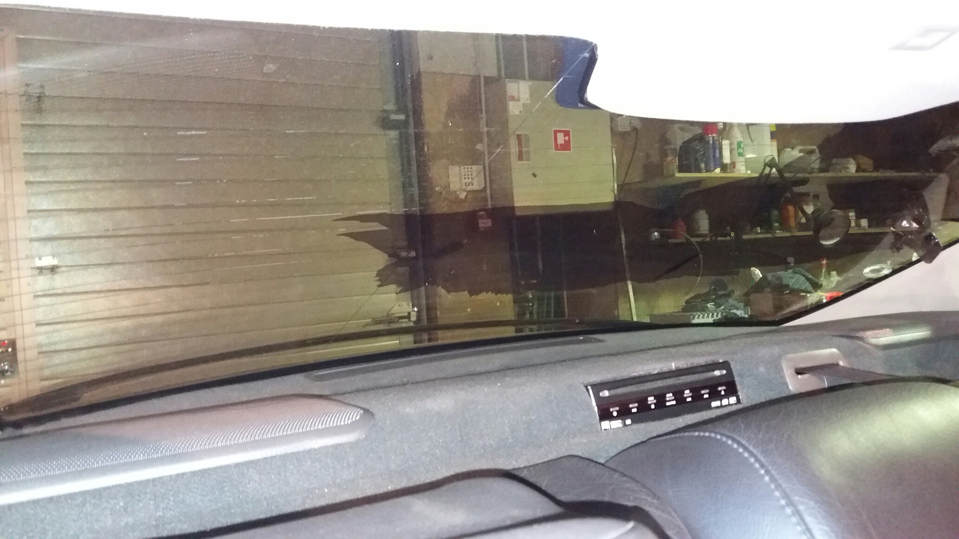 Заднее стекло е53. Шторка заднего стекла Volvo s60. W202 шторка заднего стекла. Заднее стекло Вольво s90. Шторки на стекло Вольво.