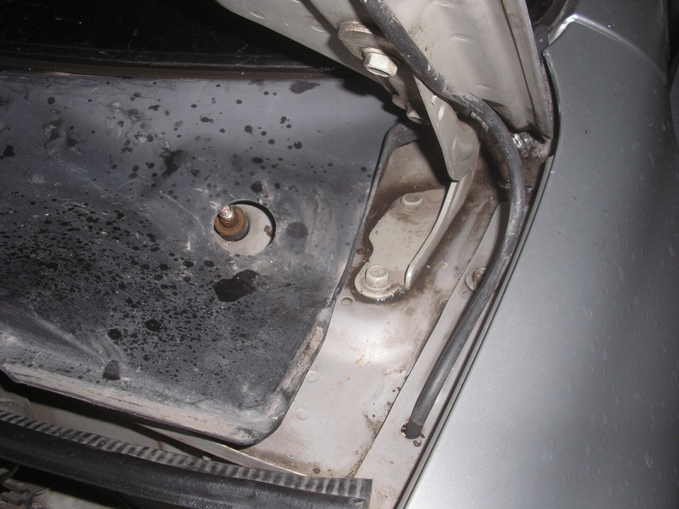 5. лакнгос вода пасаажирском коврике. уаз патриот вода под водительским ковриком. вода под ковриками уаз патриот. шевроле ланос под ковриками вода.