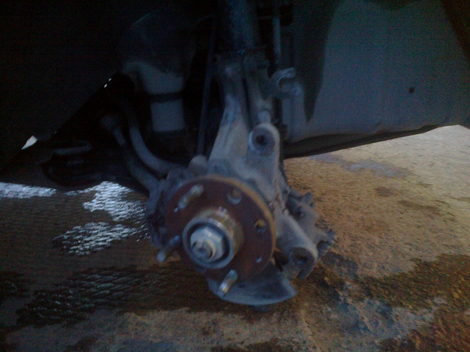 Сломалась шпилька, пробил колесо, от балансировал колеса, захрустела ...