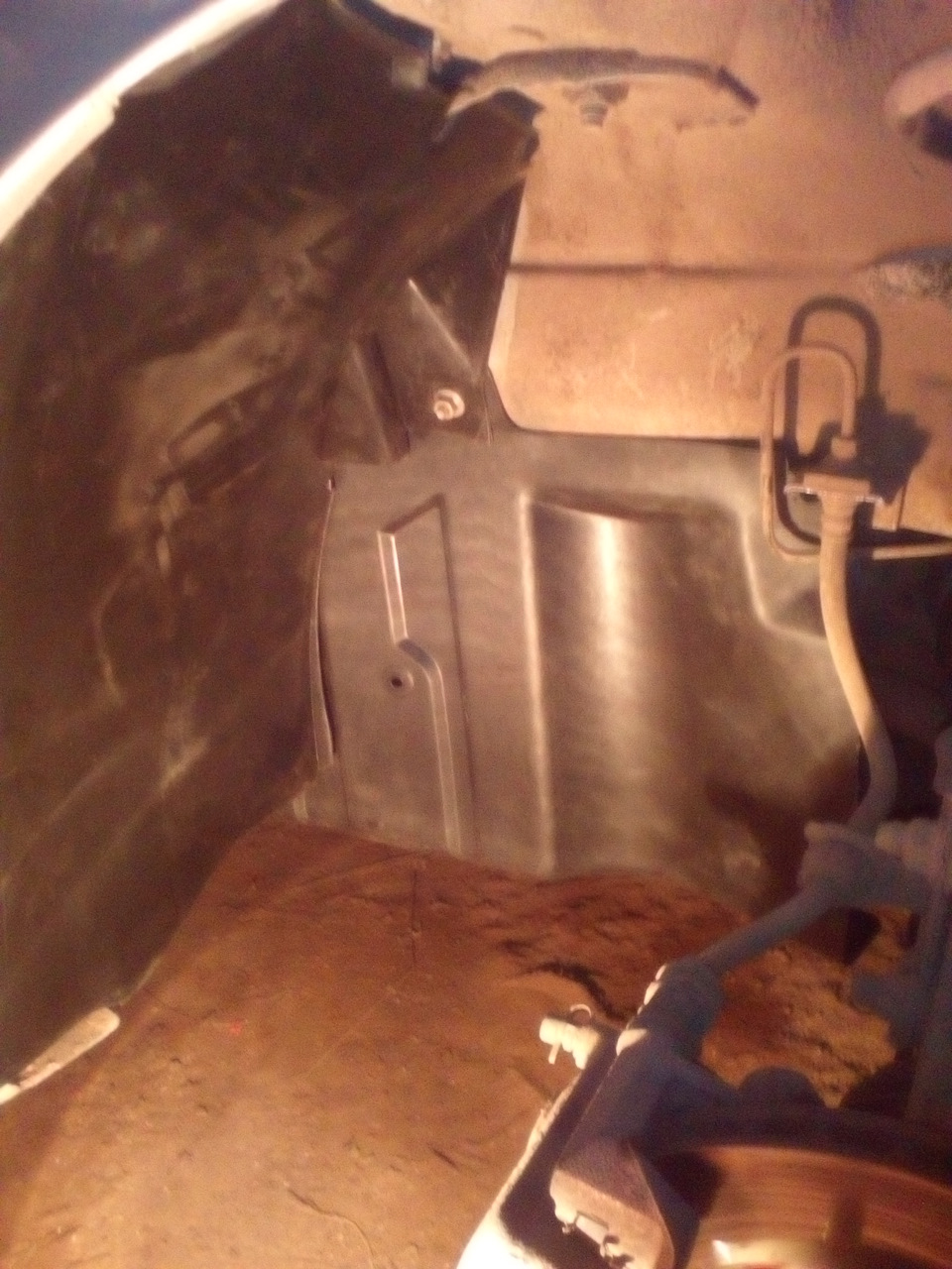 Установил брызговик — Chevrolet Aveo Sedan (1G), 1,2 л, 2010 года ...