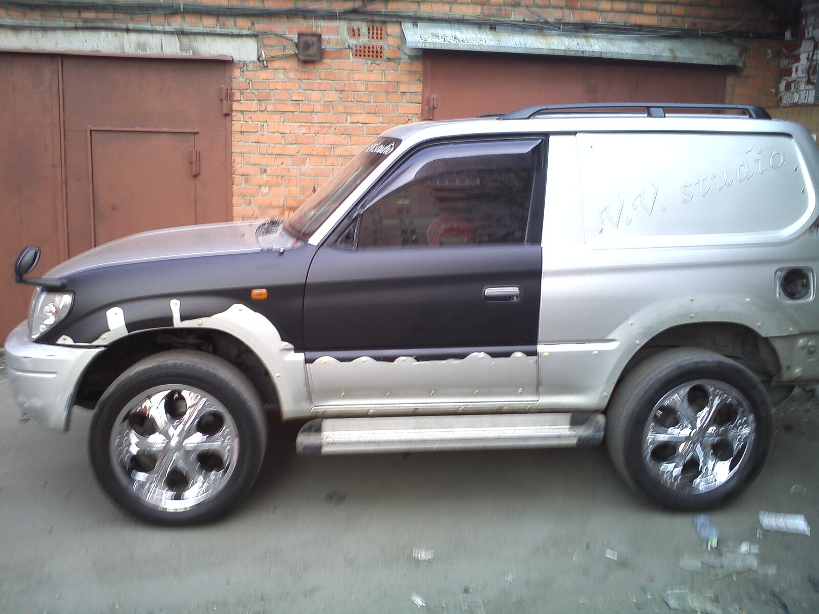 A little new wrapped with a film etc - Toyota Land Cruiser Prado 27 L 2000