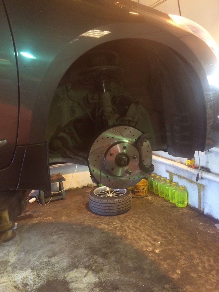 Замена дисков и колодок спереди — Nissan Teana (J32), 2,5 л., 2008 года ...