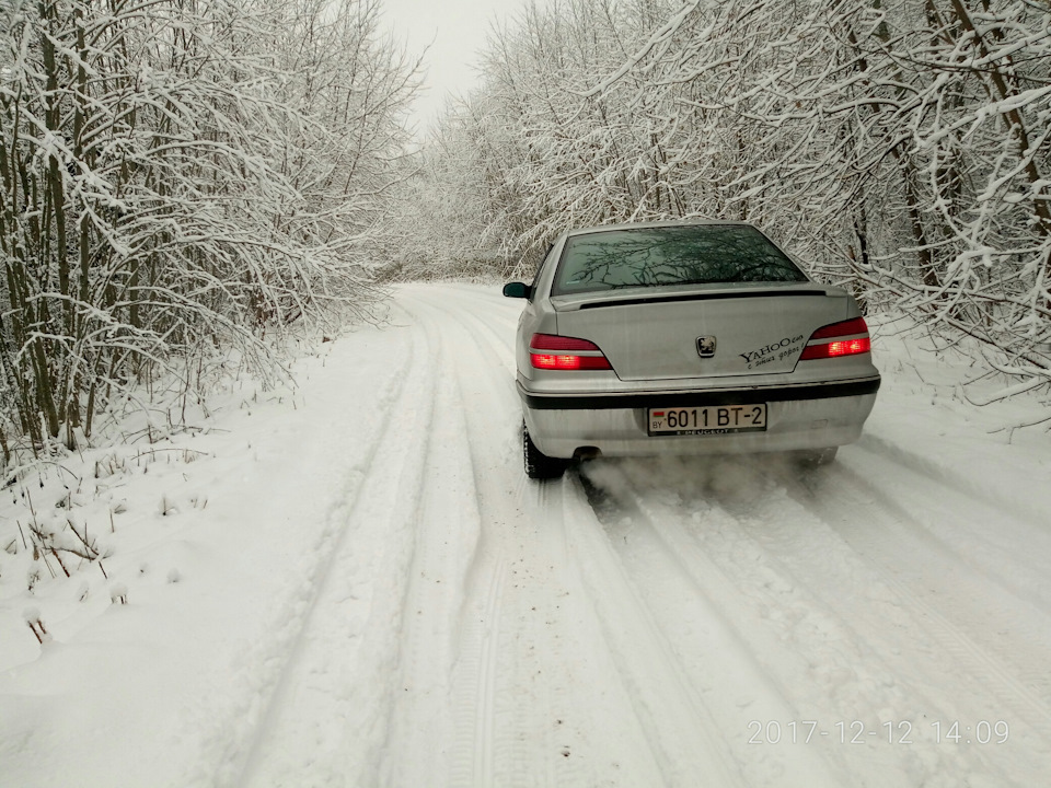 Пежо зимой. Peugeot 406 Winter. Пежо 406 белая зимой. Сугроб Пежо 406. Пежо зима.