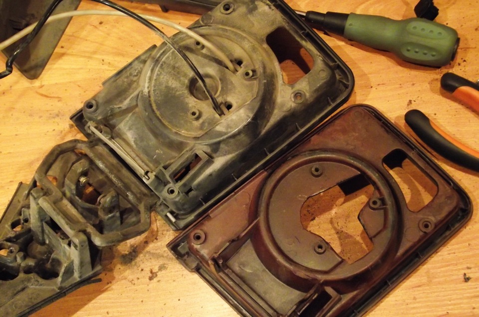 снизу вырезано под электро, сверху механика — Opel Rekord E