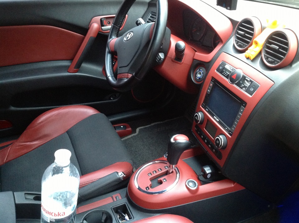 Hyundai Tiburon 2003 Interior