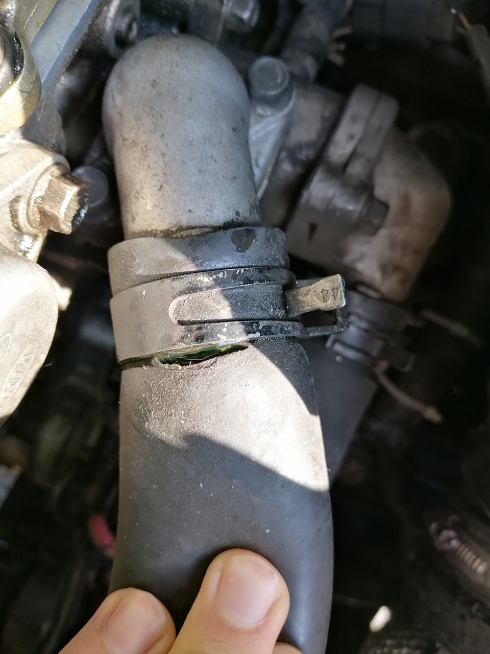 Лопнул верхний патрубок радиатора. — Hyundai Santa Fe (1G), 2,4 л ...