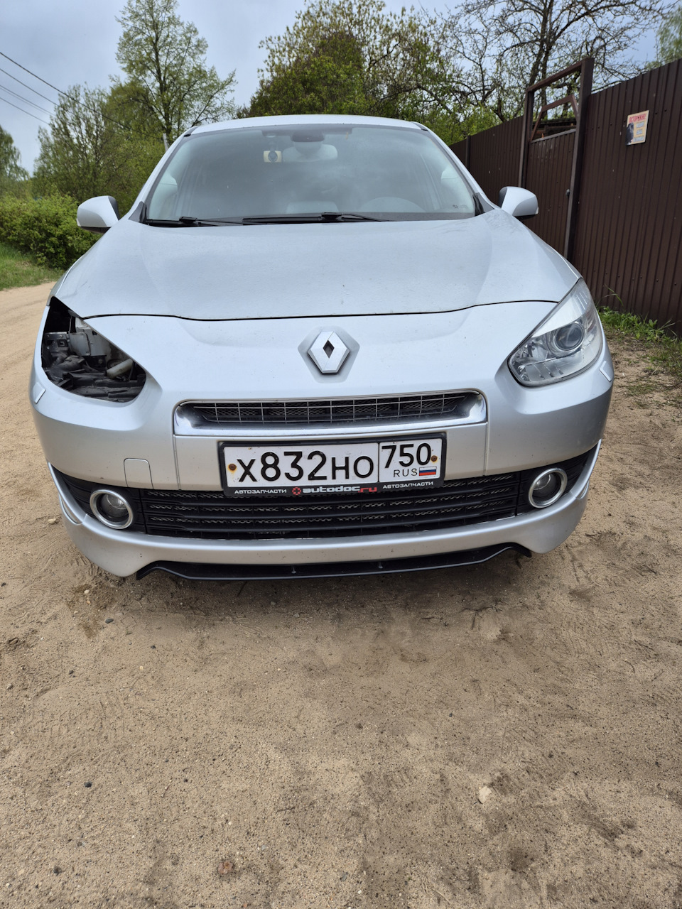 Заменил расширительный бачок и высушил фару — Renault Fluence, 2 л, 2012  года | поломка | DRIVE2