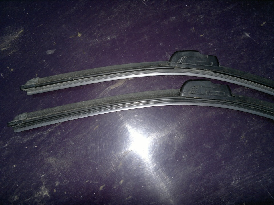 Поводки, бескаркасные щетки и веерные форсунки омывателя с обратным ...