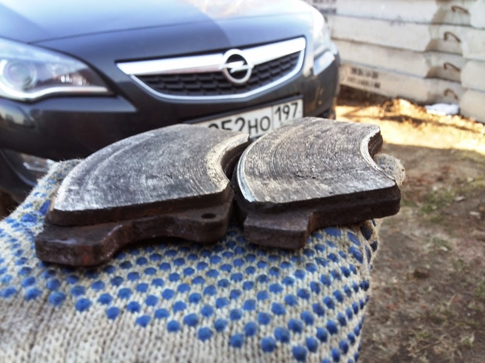 Замена передних колодок TRW GDB 1843 — Opel Astra J, 1,6 л, 2011 года ...