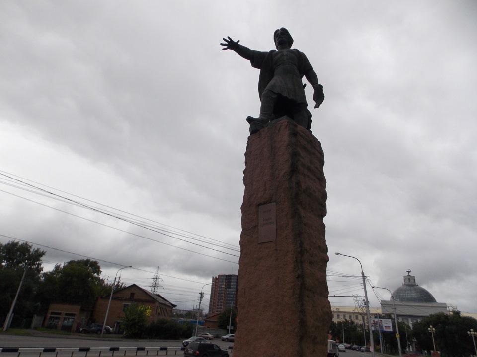 Памятники красноярск. Памятники культуры в Красноярске. Статуи в городе Красноярска. Памятники в Красноярске исторические. Монументальная скульптура Красноярска.