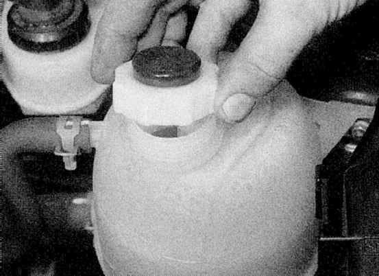 рено меган 3 двигатель 1. бачок тормозной жидкости рено меган 1. рено меган 1 жидкости. рено меган 1 жидкости. клапан воздуха на рено меган 1.