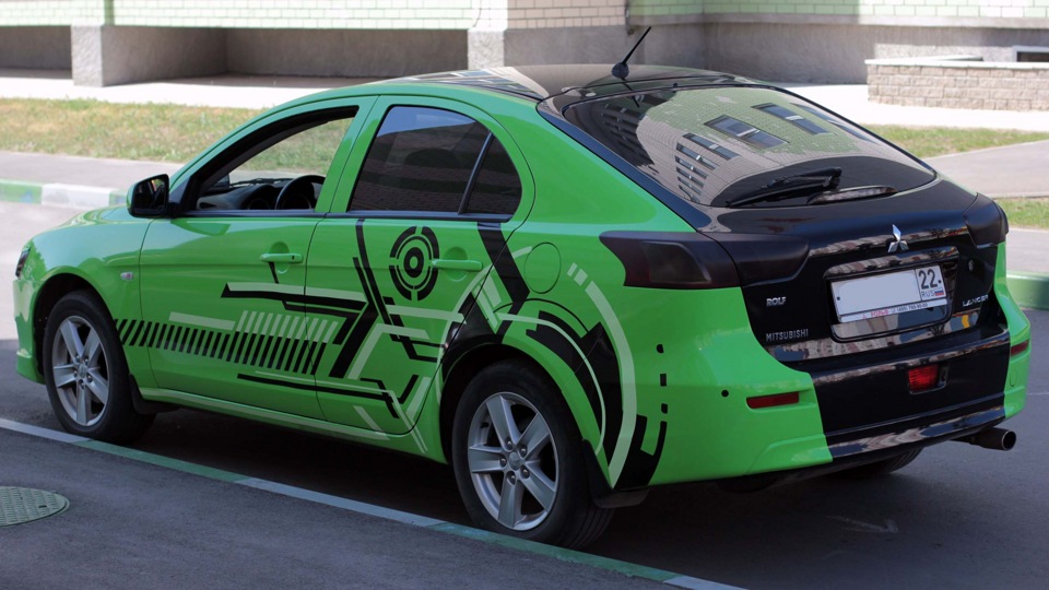 Эквалайзер на заднем стекле — Mitsubishi Lancer Sportback, 1,8 л., 2008