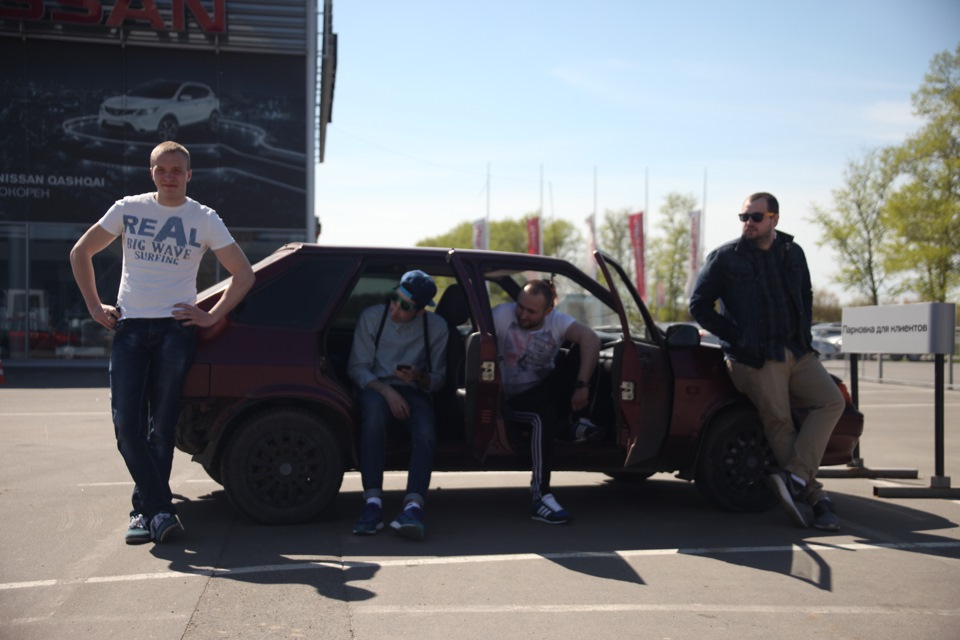 Какие то хипстеры облюбовали мою ласточку — Lada 2114, 1,5 л, 2005 года ...