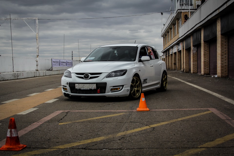 Mazda 3 MPS В закате