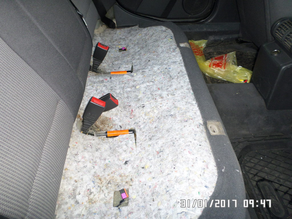 снял диван — Opel Vectra C. Found on photo: L10210
