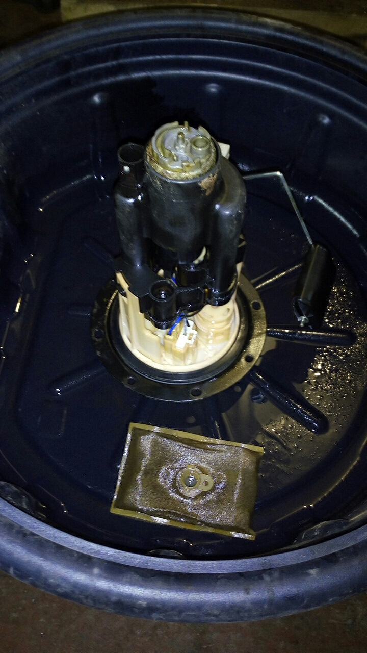 Замена топливного фильтра. — Hyundai Getz, 1,4 л, 2007 года | плановое ...