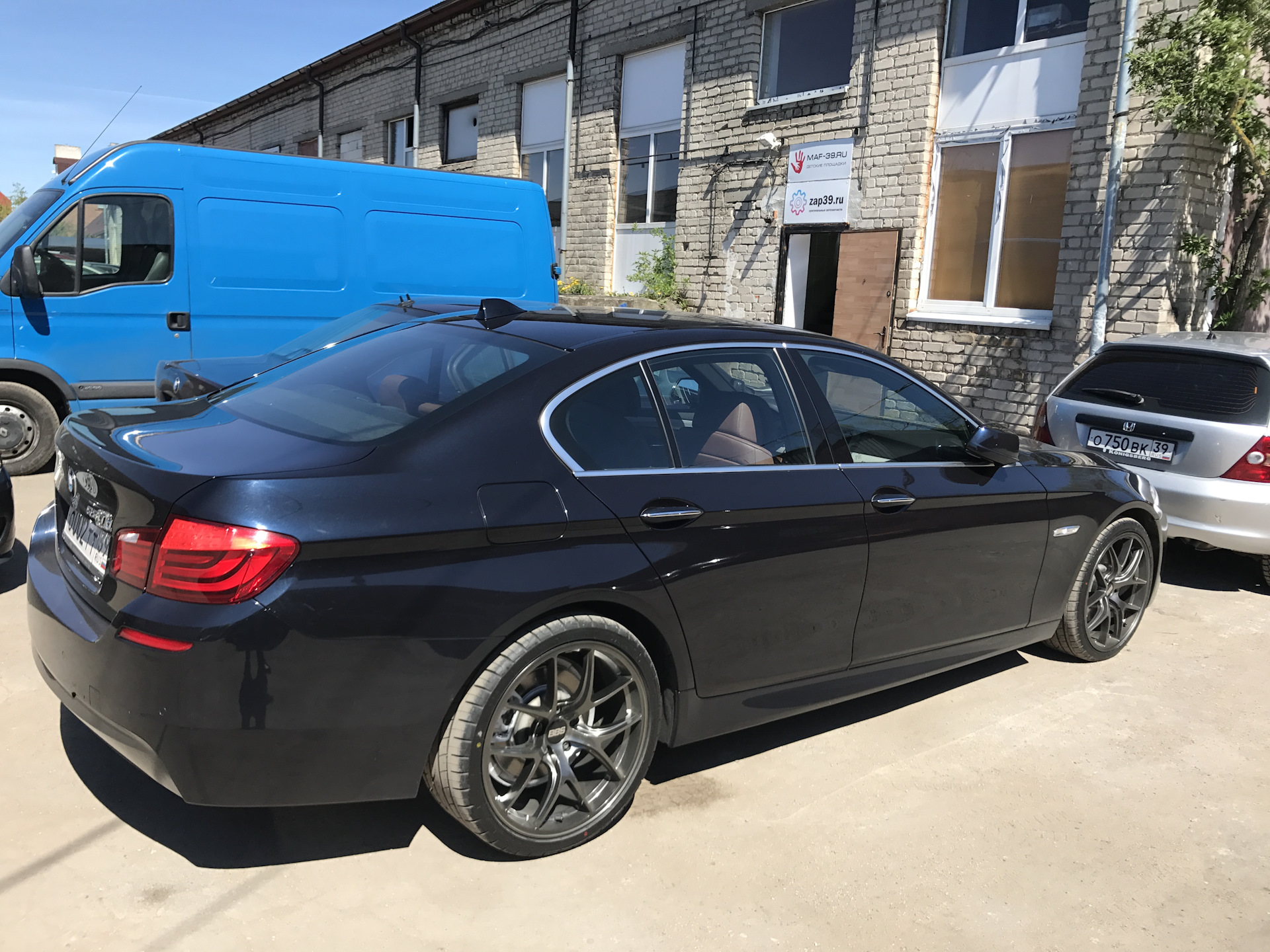 Цвет карбон шварц. БМВ ф10 Shadow line. BMW f10 Carbon Schwarz. Карбон Шварц 416 краска БМВ ф10. Цвет карбон Шварц БМВ.