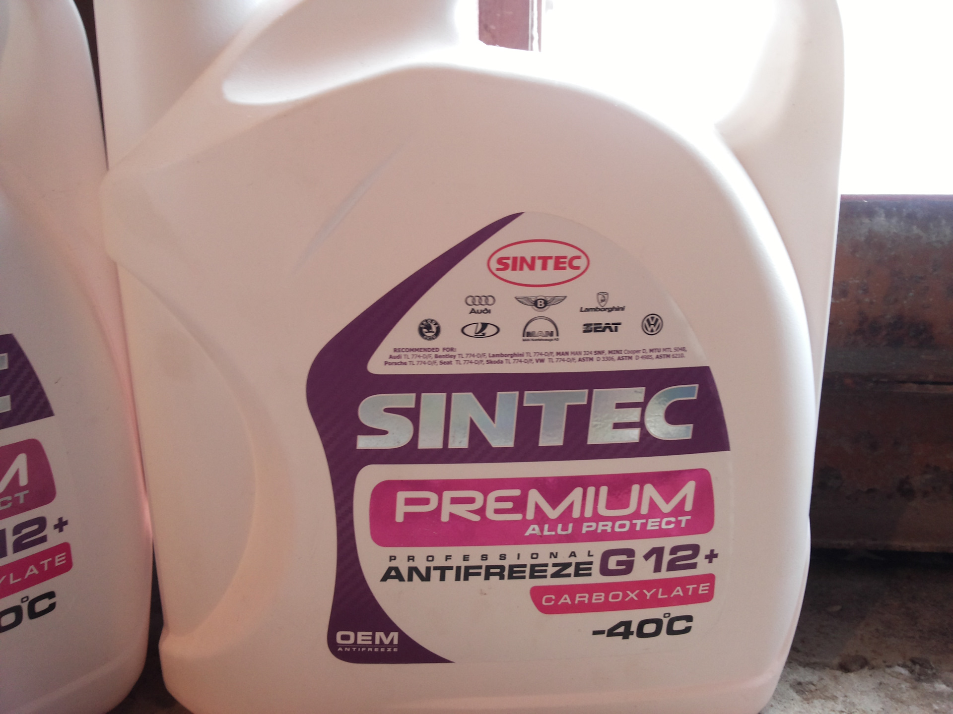 Sintec premium 9000 oil club. Жидкости охлаждающие Sintec Chrysler MS-9769. Антифриз лучший производитель. Охлаждающая жидкость Maximus tosol. Антифриз Sintec в Hyundai Getz.