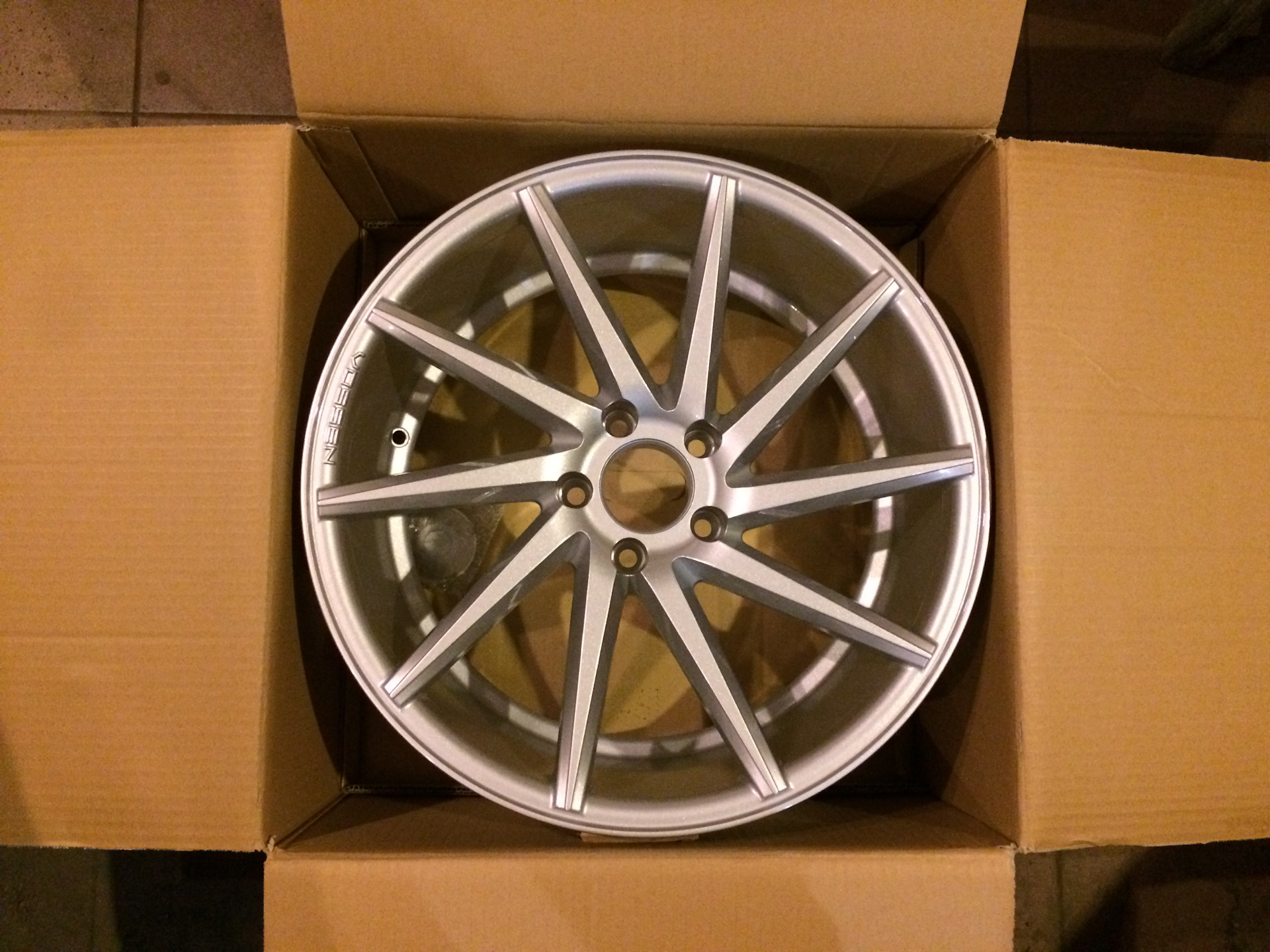 Диск 10 2. Воссен CVT r19. CVT r19 Silver. Воссен диски реплика r19. Диски Vossen CVT r16.