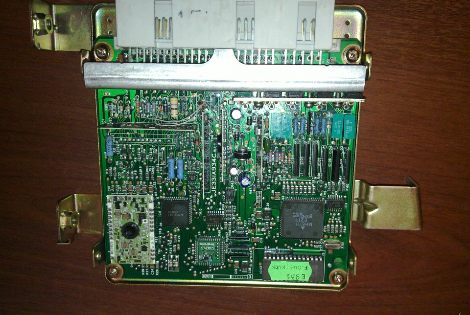 2001 mitsubishi eclipse ecu location
