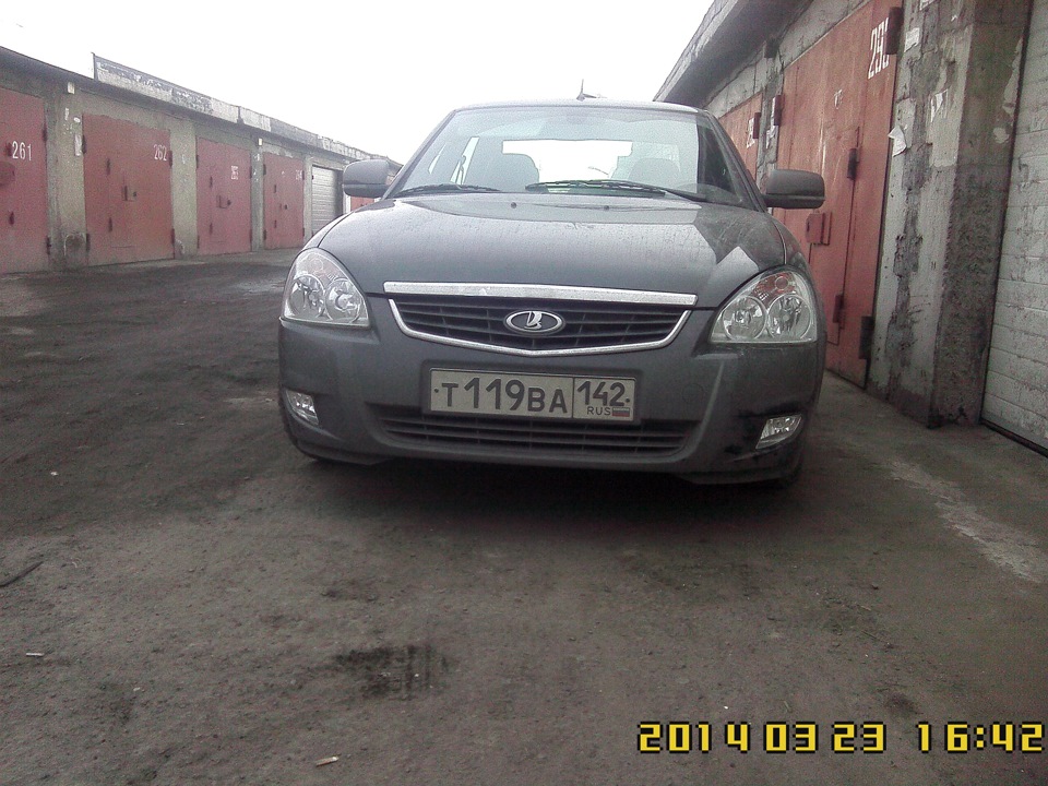 Хотел поменять лампочку, а поменял туманки))) — Lada Приора седан, 1,6 ...