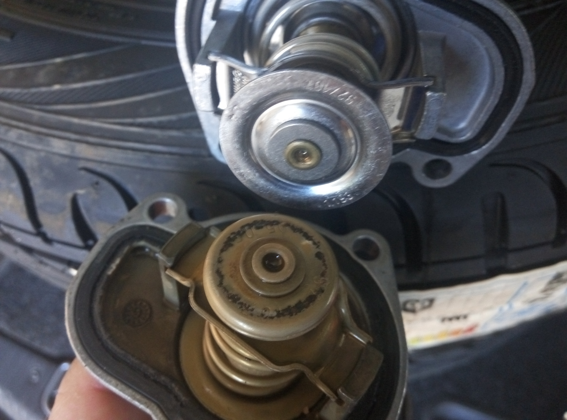 Опель мерива замена помпы. Помпа опель мерива 2011. Пластина для замены помпы опель. Замена помпы на опель астра н 1. Opel meriva 2008 замена помпы.