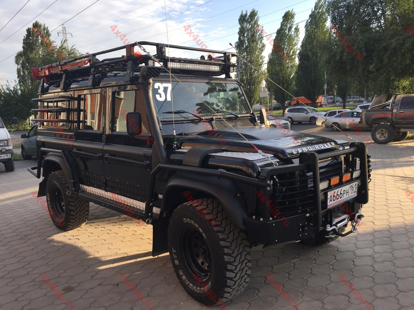 Land Rover Defender 110 (Юбилейная серия) — Джип-центр на DRIVE2