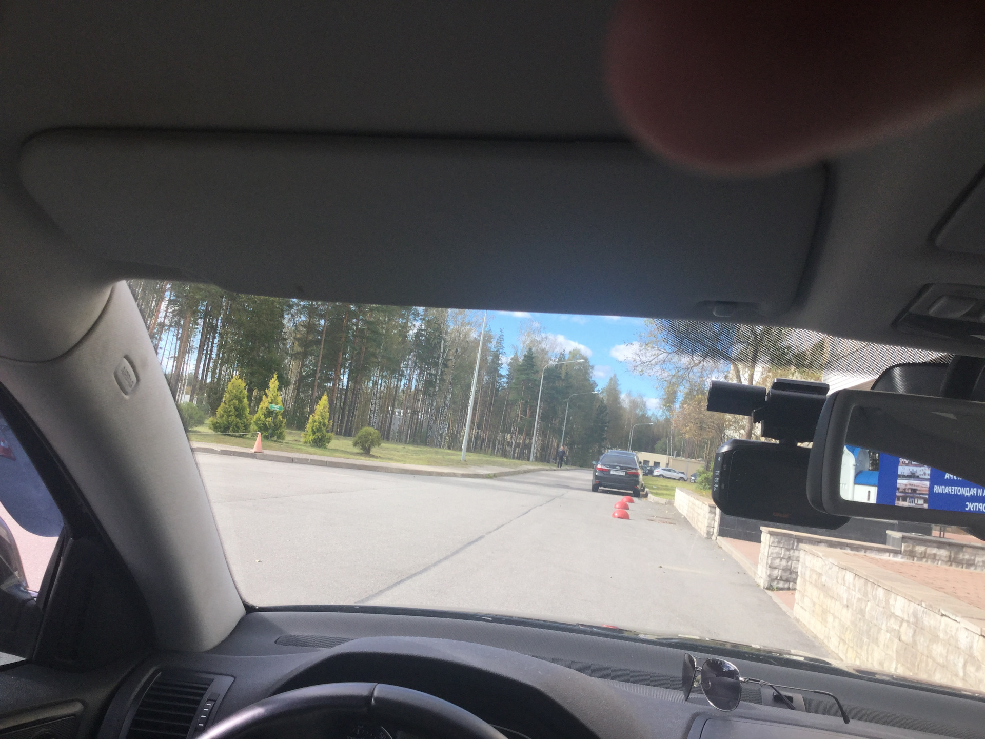 Как правильно установить видеорегистратор на лобовом