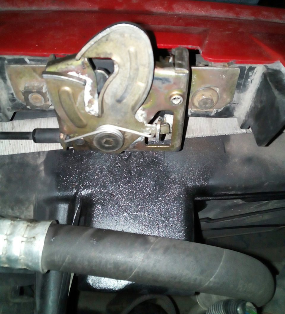 54. Замена замка капота, пластика в салоне и регулировка зазоров ...