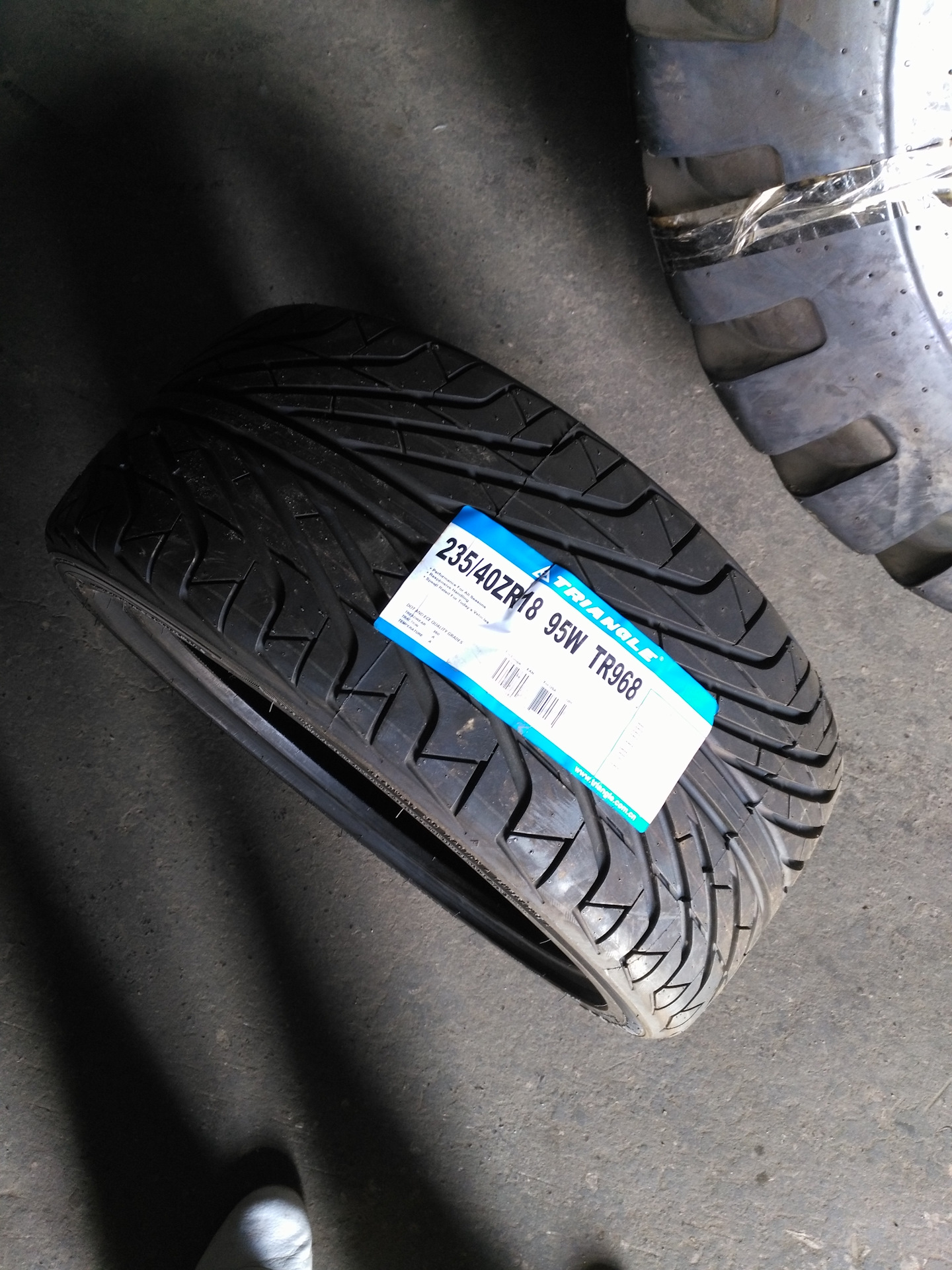 Drive2 шины. Triangle tr968 235/40 r18. Резина Триангл 235/40/18. 235/40 R18 Octavia. 235/40zr18.