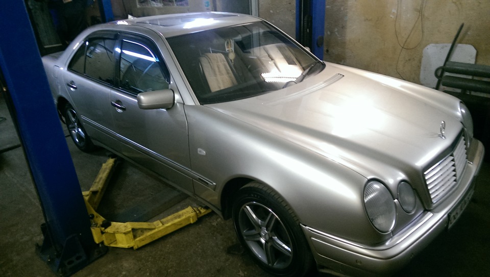 Замена насоса омывателя лобового стекла и установка защиты двигателя ...