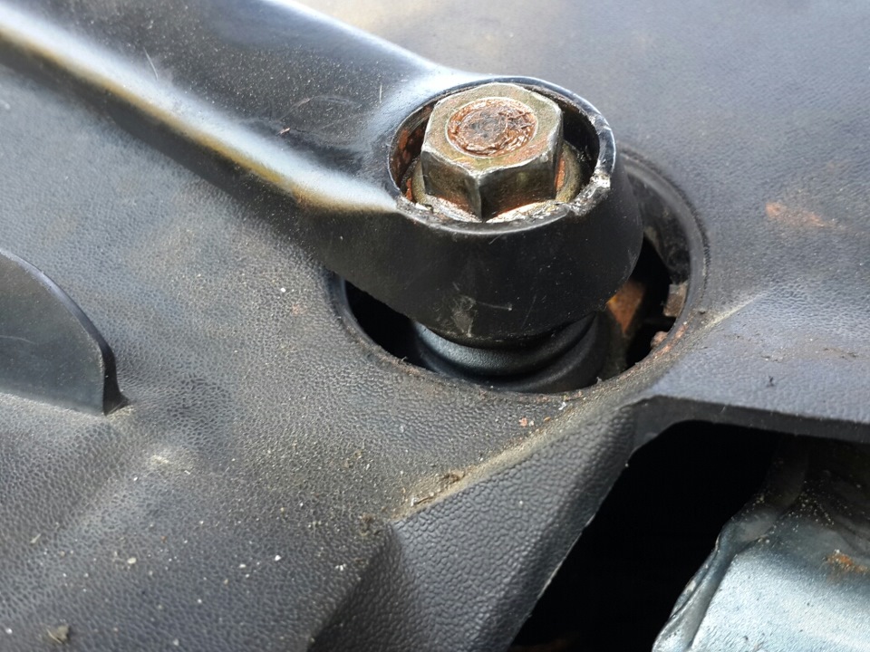Пыльники под поводки стеклоочистителя — Skoda Octavia A4 Mk1, 2 л, 2002 ...