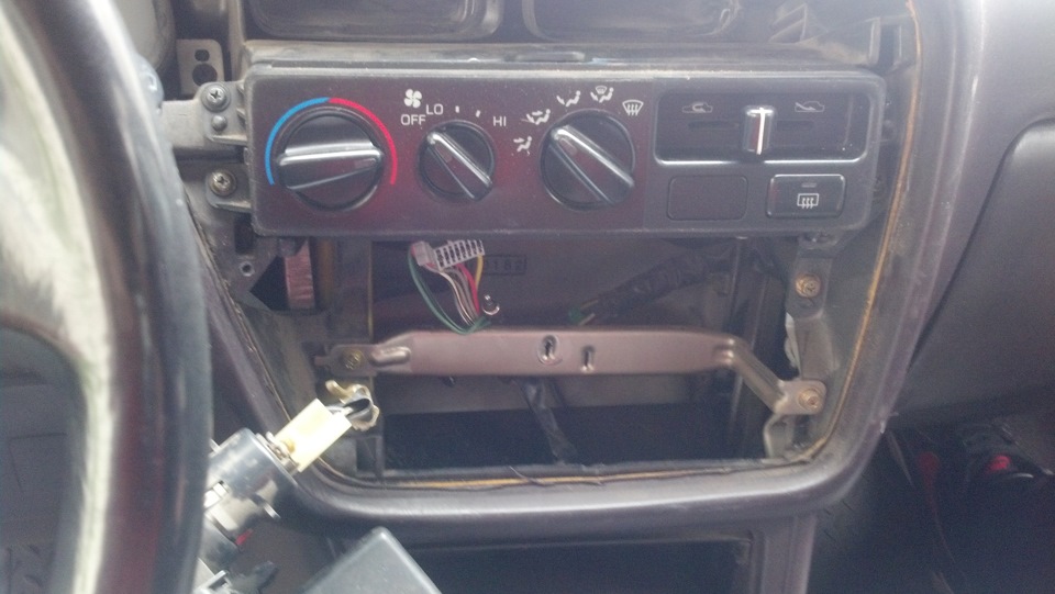 Замена лампочек в щитке приборов — Toyota Camry (XV10), 2,2 л, 1994 ...