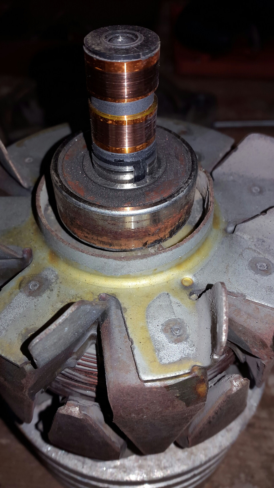 Замена подшипников, регулятора напряжения и шкива с обгонной муфтой в ...