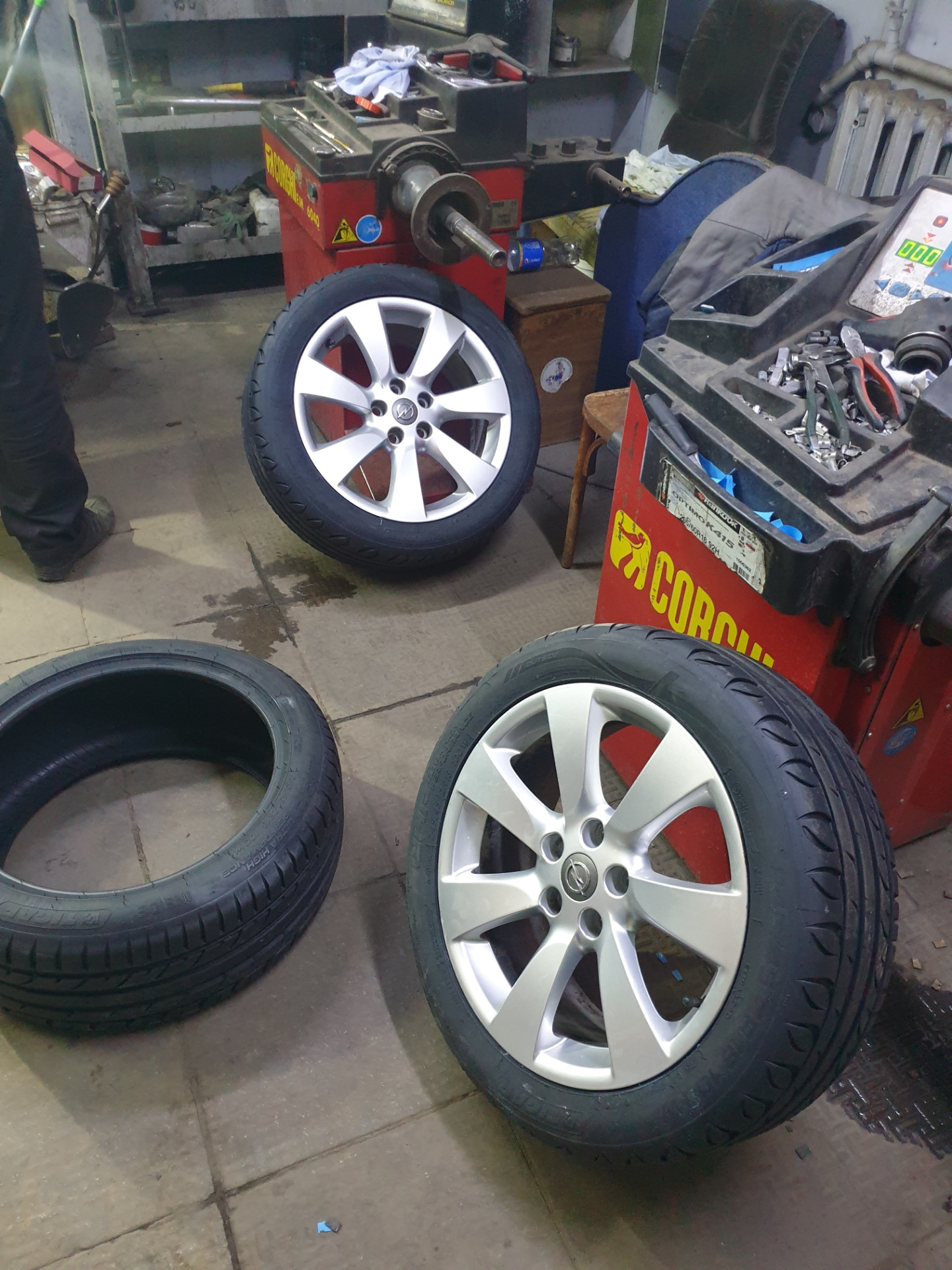 Переобулся!) Tigar 245/45 R18 — Opel Astra J GTC, 1,8 л, 2014 года ...
