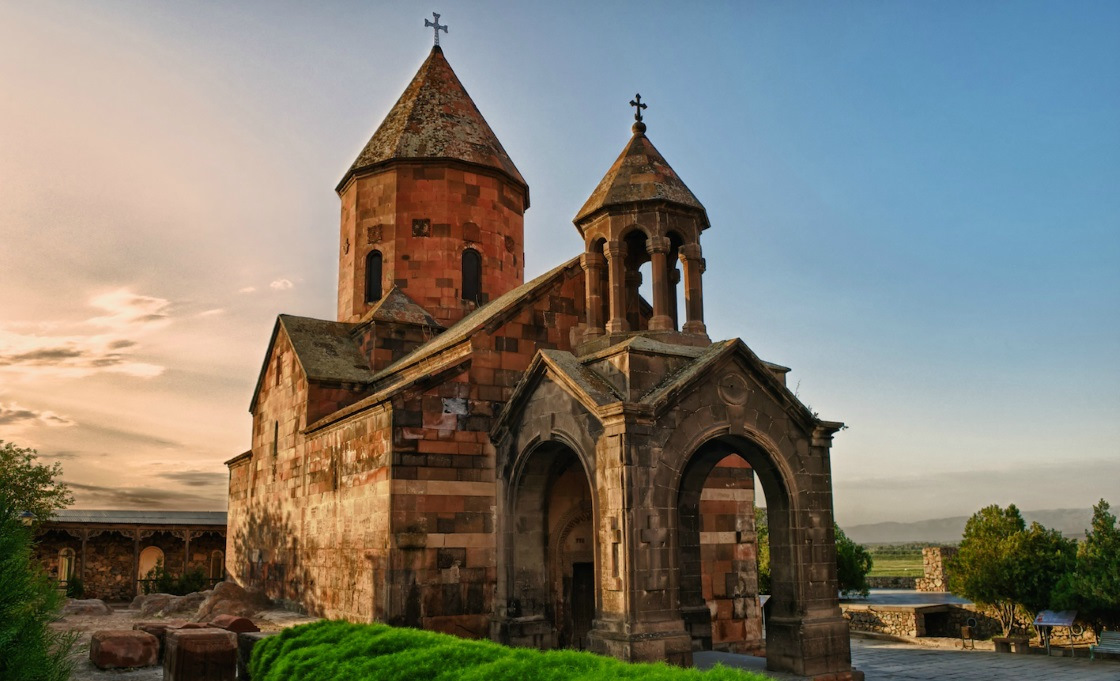 Armenia армения. Церковь хор Вирап. Церковь хорверап Армения. Армянский монастырь хор Вирап. Церковь хор Вирап в Армении.