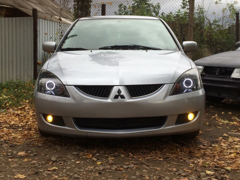 Ангельские глазки лансер. Mitsubishi Lancer 9 ангельские глазки. Ангельские глазки Лансер 9. Ангельские глазки на Лансер 9 1.6. Ангельские глазки Митсубиси Лансер 9.